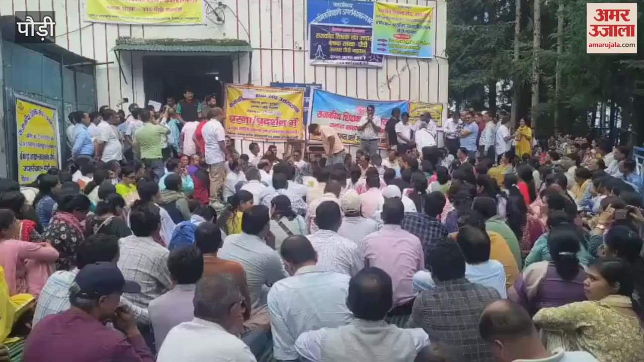 Pauri After the chalk down strike, the State Teachers' Union has now intensified the agitation