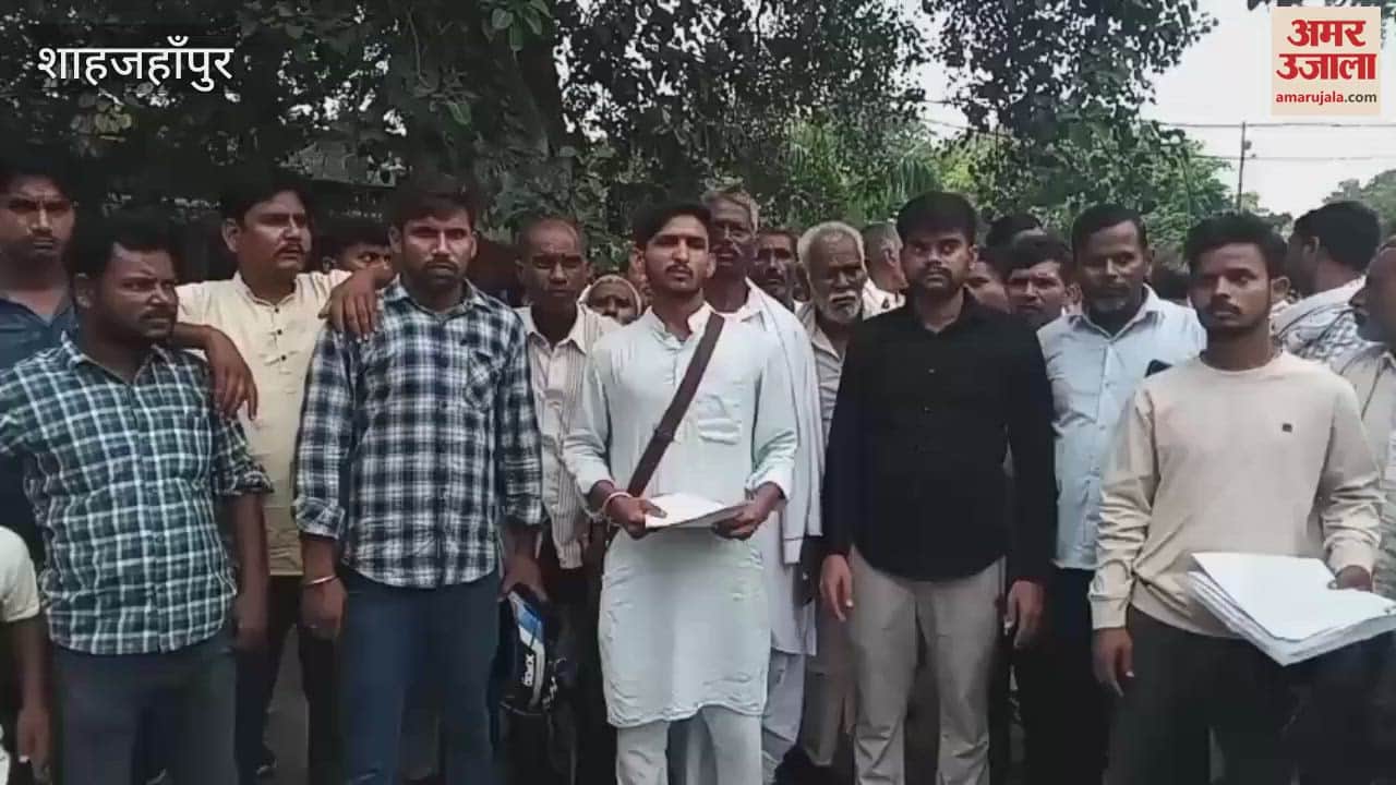 Government ration shop vacant for one year villagers protested in Shahjahanpur