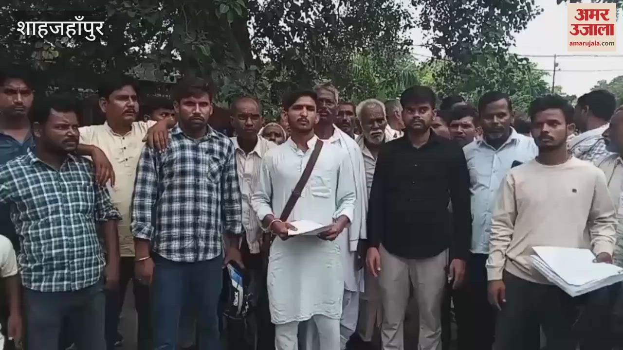 Government ration shop vacant for one year villagers protested in Shahjahanpur