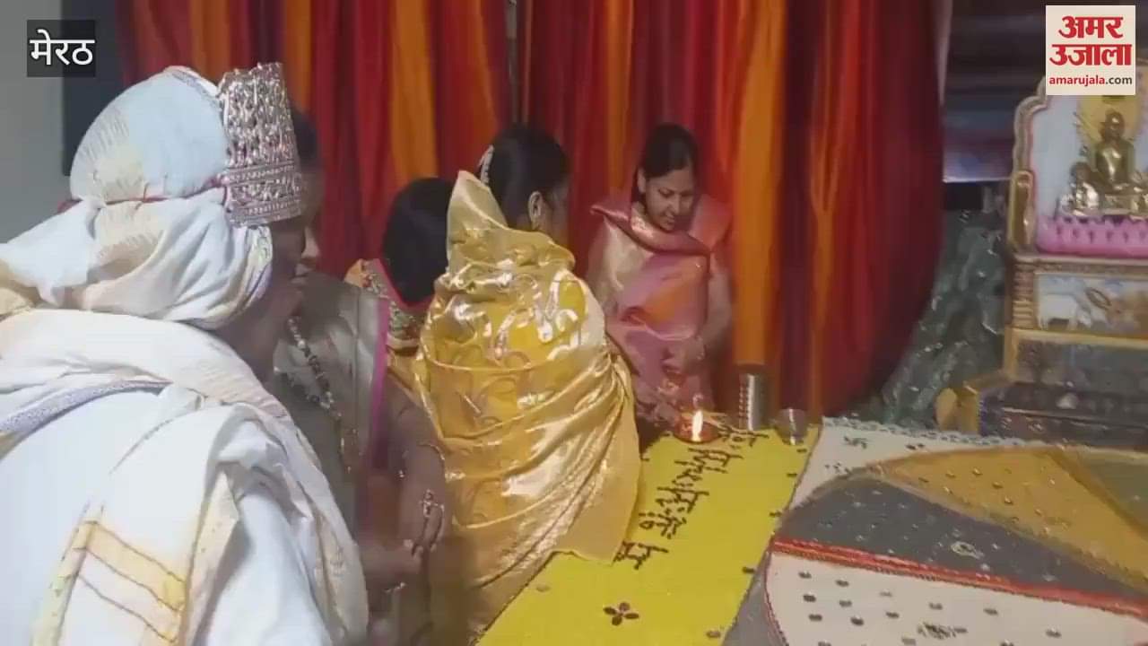 Meerut: Worship at Digambar Jain Panchayati Temple