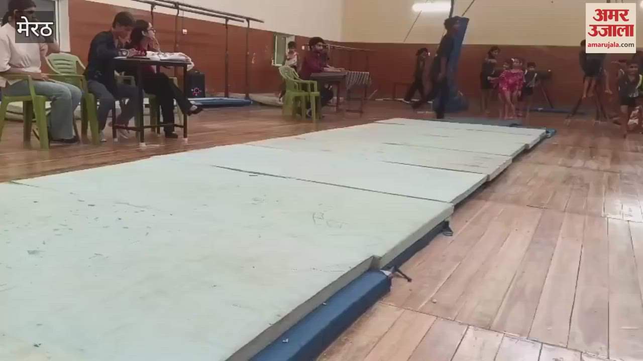 Meerut: Small children performed brilliantly in gymnastics competition.