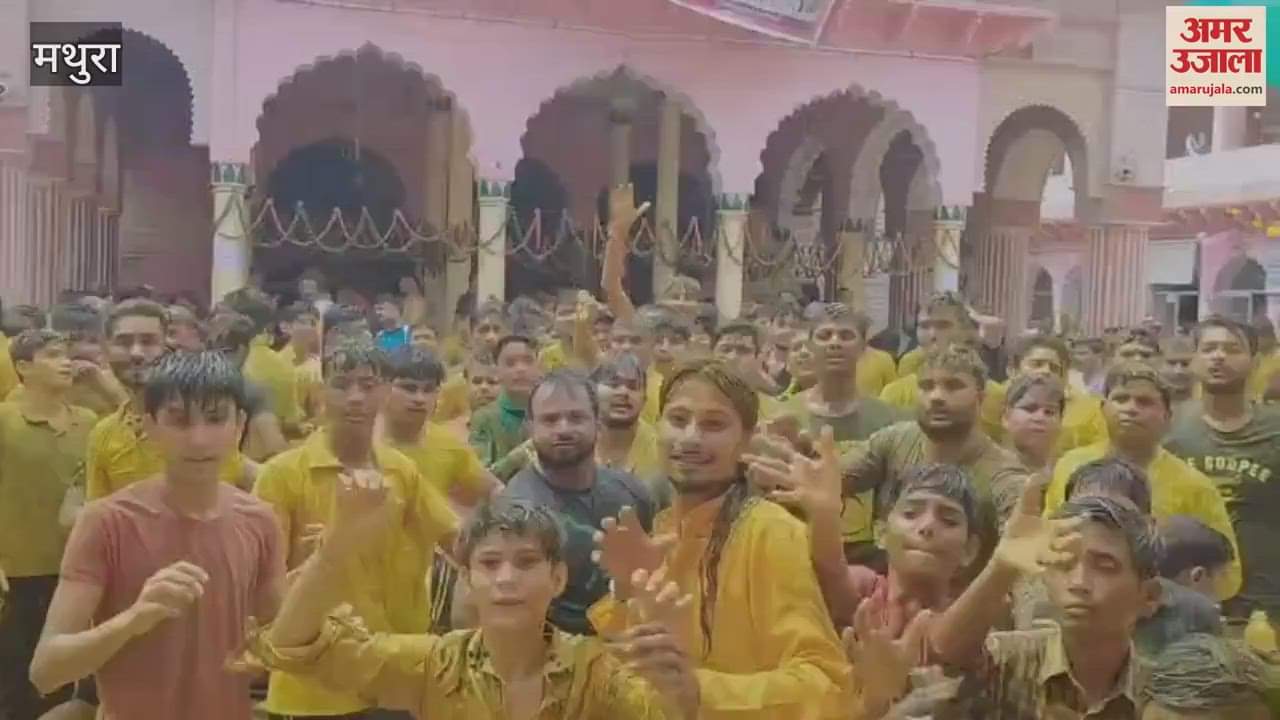 Crowds of devotees gathered on the occasion of Shri Dauji Maharaj's birth anniversary