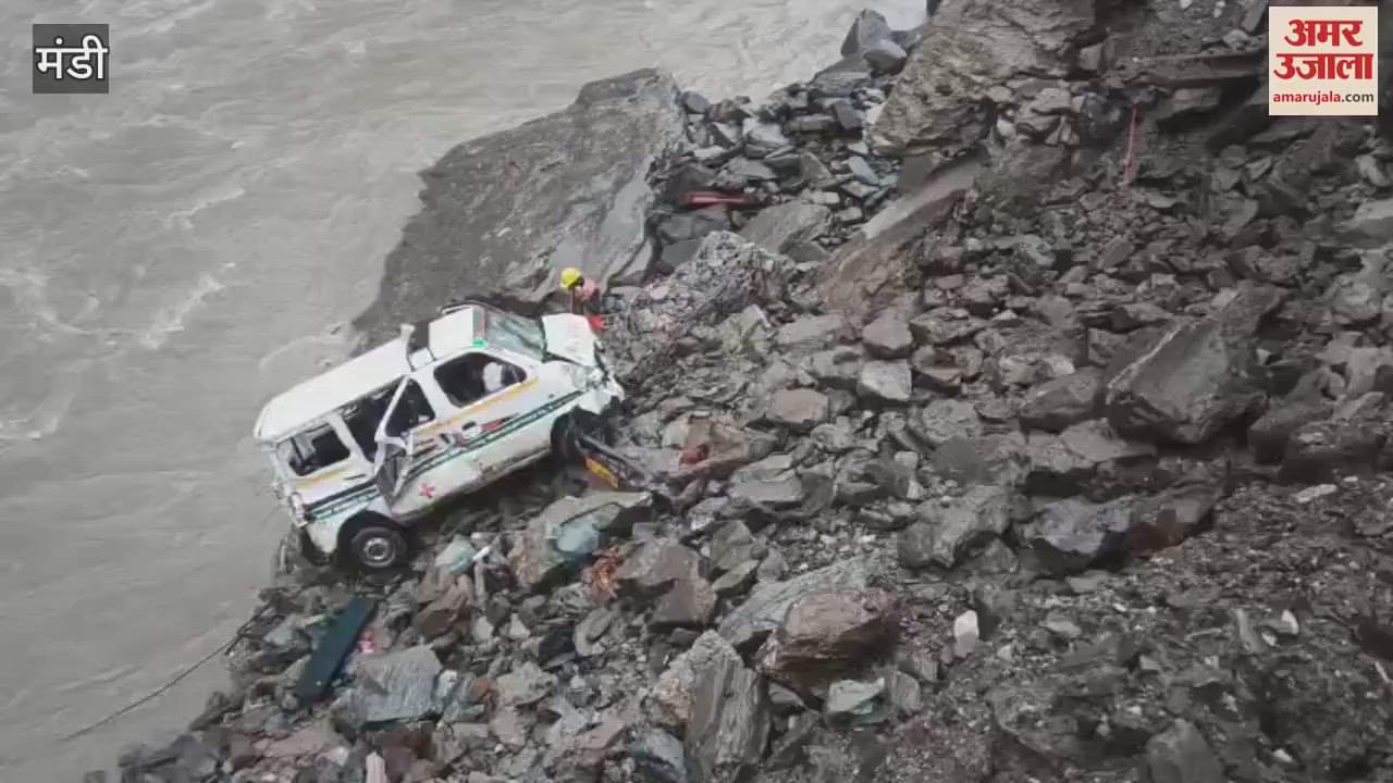 Mandi Ambulance lost control and fell into a deep ditch near Jhalogi on Kiratpur-Manali four lane