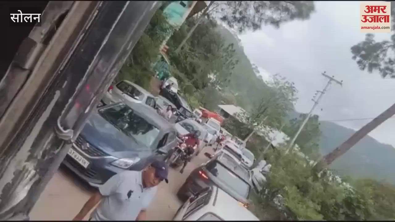 Solan People troubled by jam on Dharmpur-Subathu road