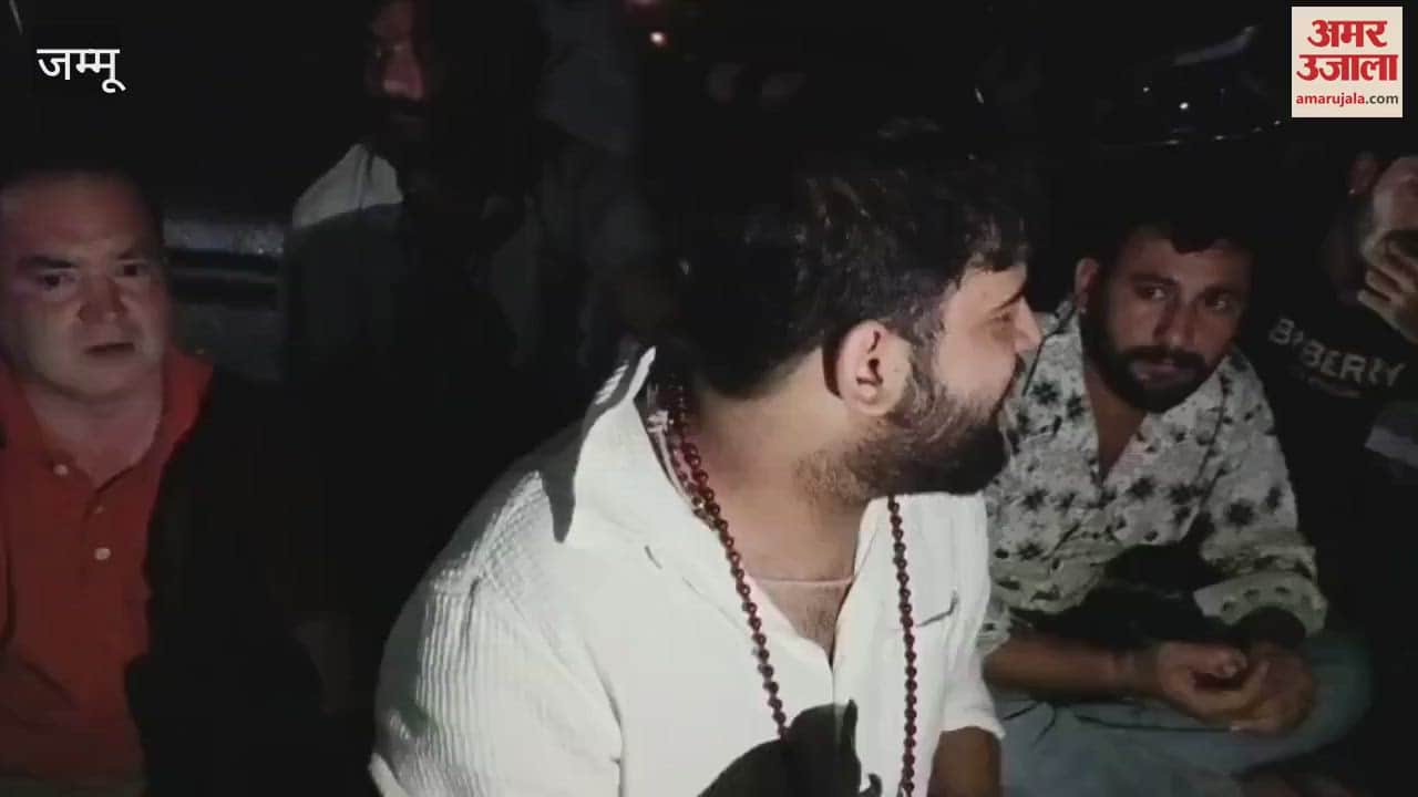 Electricity has been out for 36 hours, people have lost their patience; massive protest outside DC's house