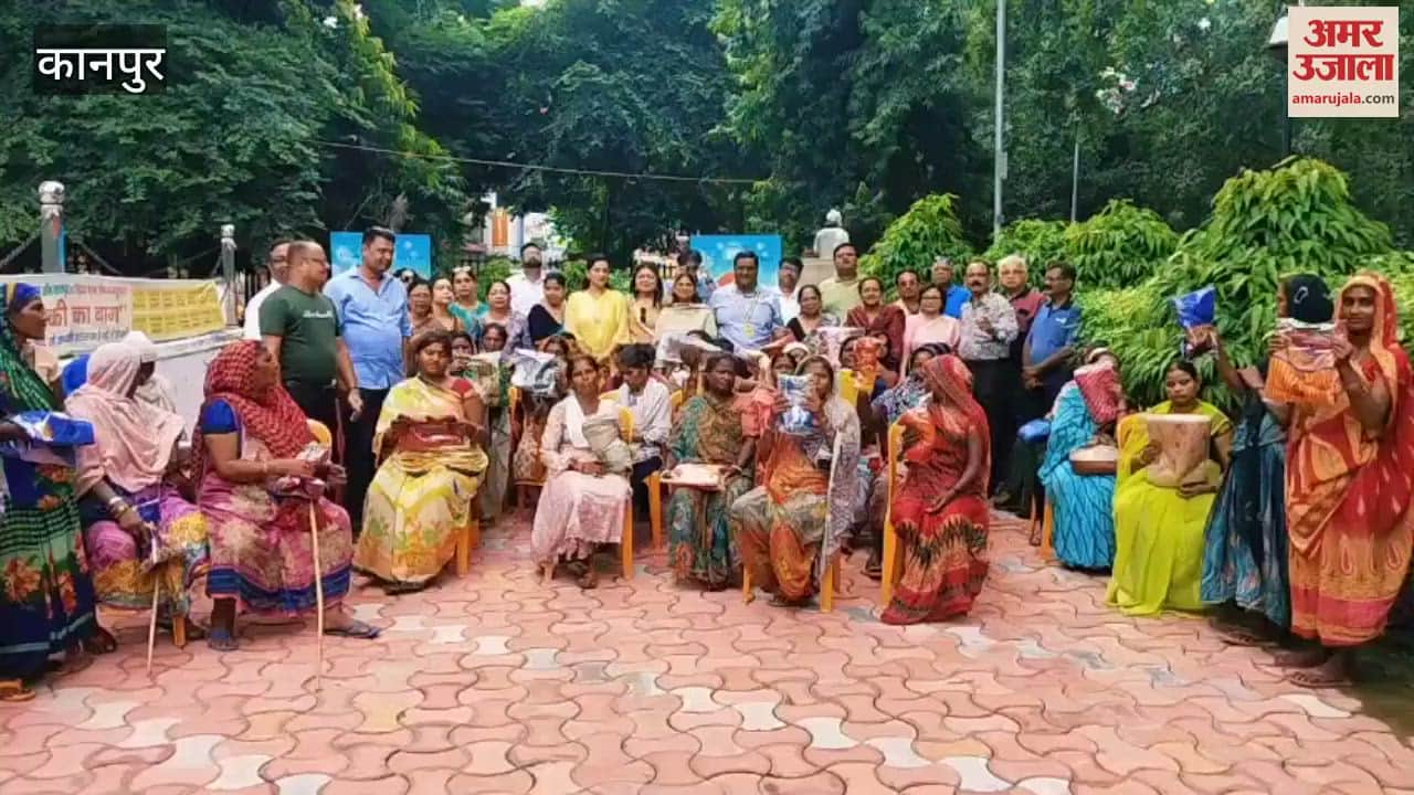 Rotary Club of Kanpur distributed sarees to needy women