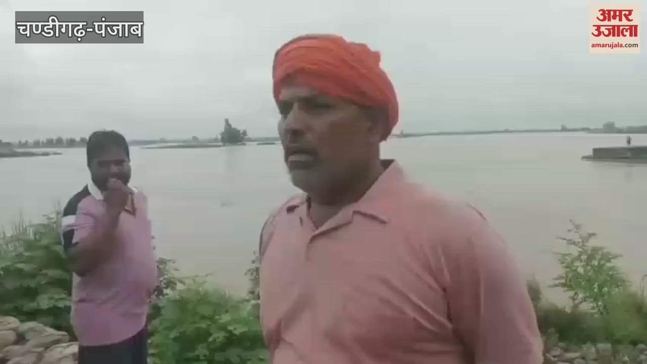 The dam is cutting off water from the side of Alike and Habibke villages of Ferozepur