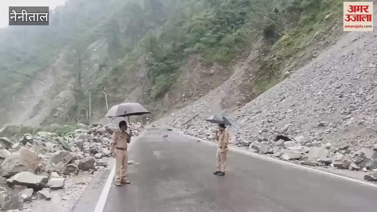 Traffic halted due to debris falling on Bhawali-Almora highway