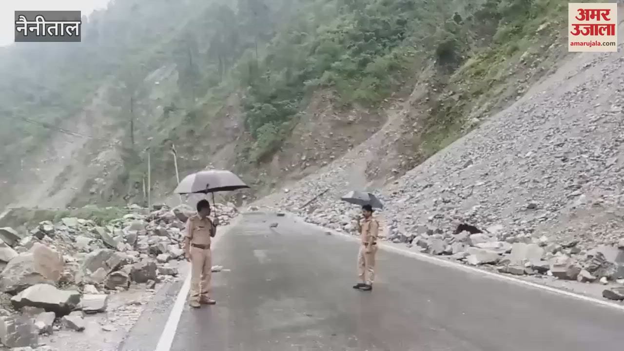 Traffic halted due to debris falling on Bhawali-Almora highway