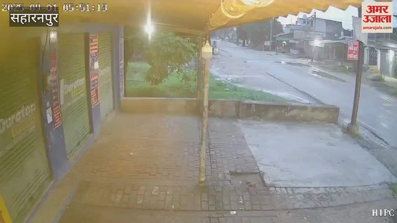 Saharanpur: Dumper entered the sweet shop at expensive bus stand