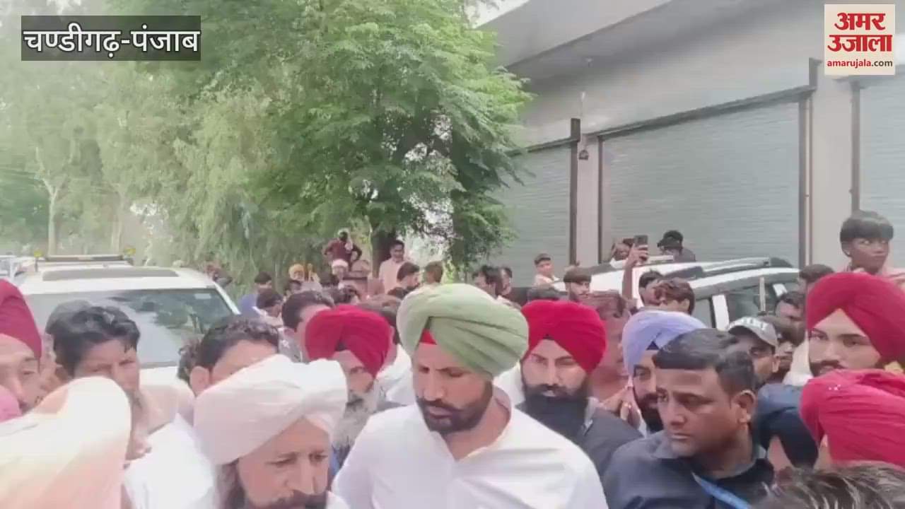 In Ferozepur, flood victims surrounded the Congress and demanded the account of the previous compensation