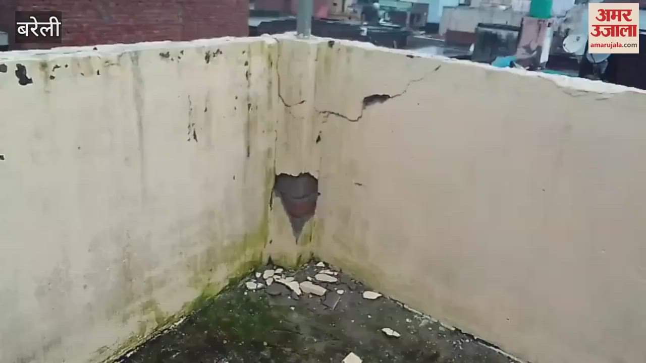 lightning struck two houses during rain in Bareilly