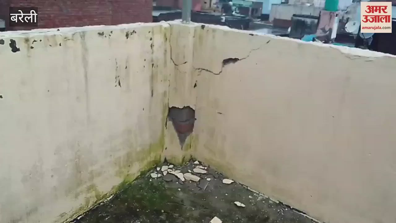 lightning struck two houses during rain in Bareilly