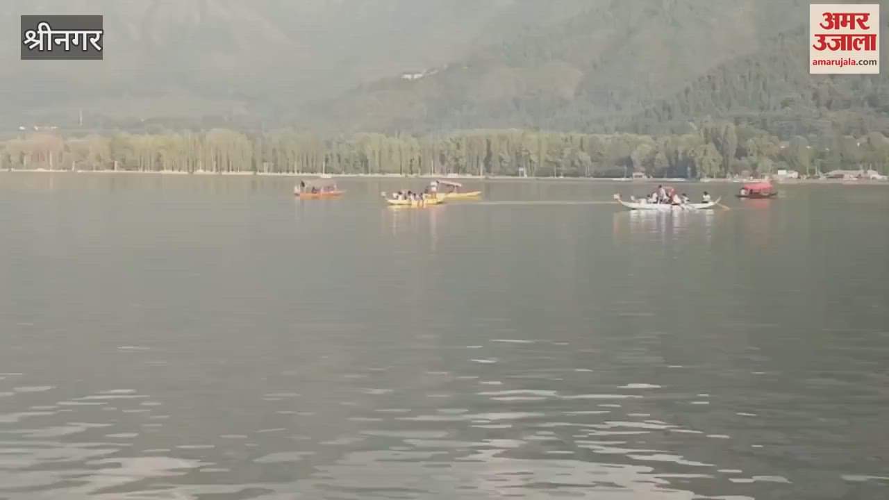 Dragon Boats glide in Dal Lake to celebrate National Sports Day