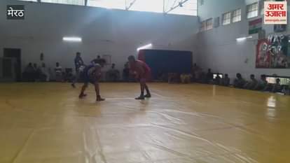 Meerut: Tricky tricks shown in wrestling competition