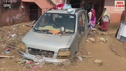 Dirt became a problem after flood in Naya Basti, demand for cleaning staff from Municipal Corporation