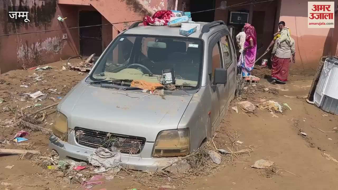 Dirt became a problem after flood in Naya Basti, demand for cleaning staff from Municipal Corporation