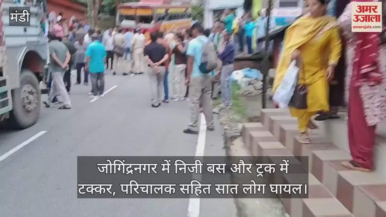 Private bus and truck collide in Jogindernagar, seven people including the conductor injured