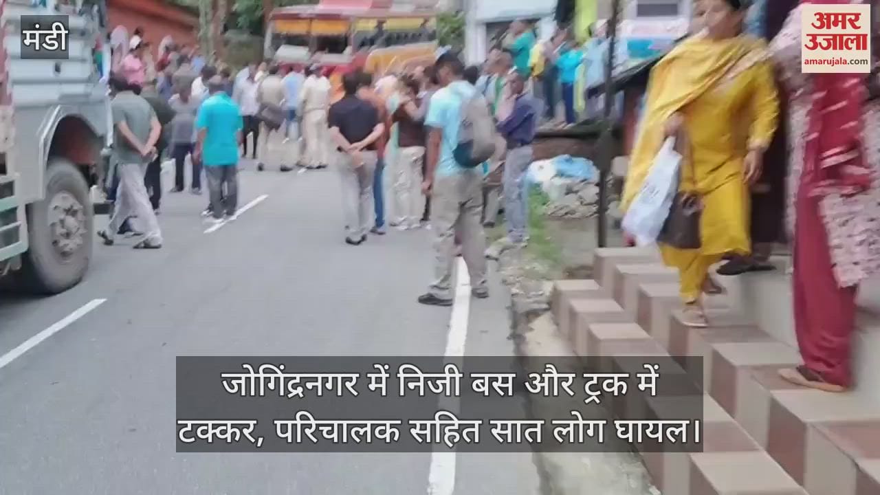 Private bus and truck collide in Jogindernagar, seven people including the conductor injured