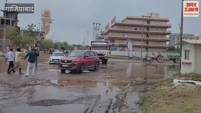 Residents Of Gaur Yamuna City Demonstrated Demanding Basic Facilities – Amar Ujala Hindi News Live