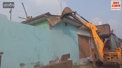 Arson took place after a fight in Orai, bulldozer ran on the illegal encroachment of the accused