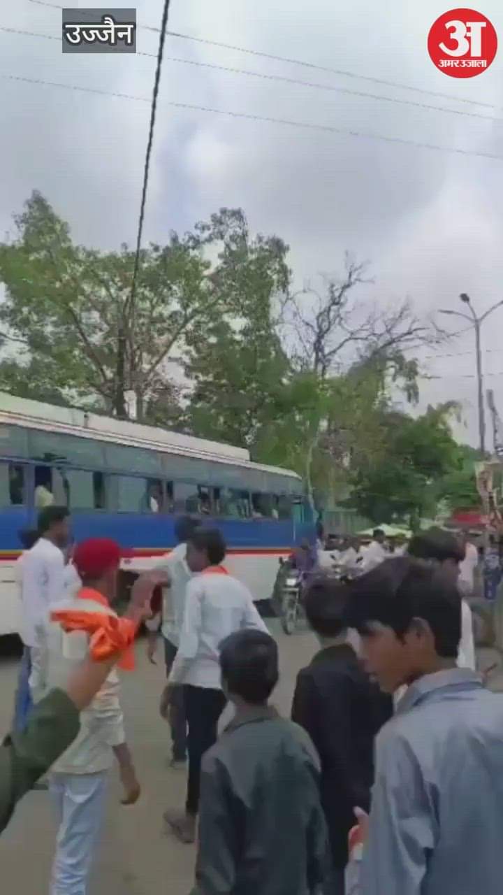 Ujjain News: Tractor overturned during stunt during procession in Mahidpur