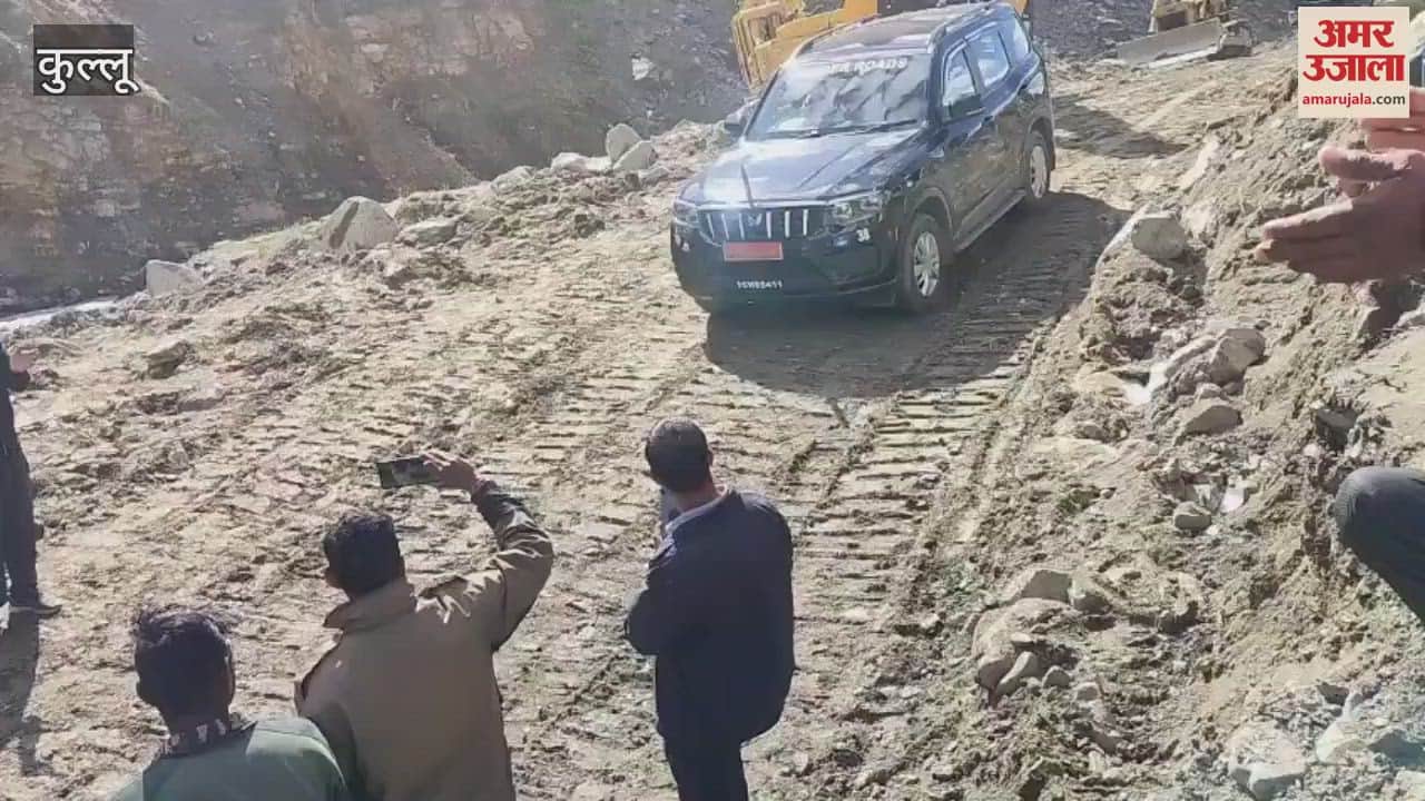 Kullu Border Roads Organisation soldiers restored the closed Manali-Leh road in Pagal Nala of Lahaul