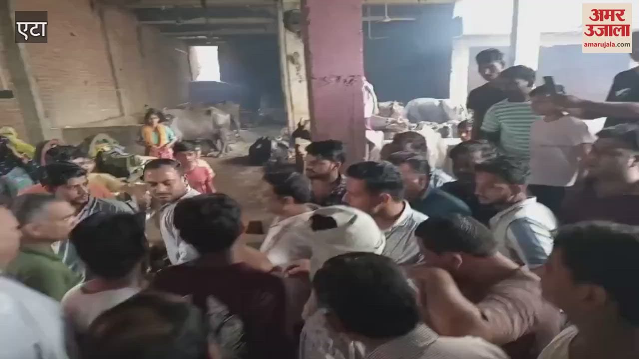 Negligence by Jalesar Municipality Causes Sewer Water to Enter Homes 8 Houses Damaged