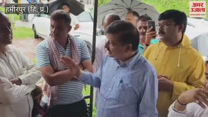 Hamirpur Rajendra Rana met the affected people at the platform and provided tarpaulin