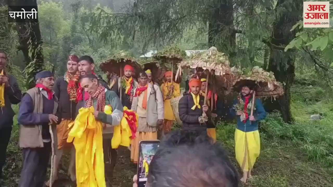 ब्रह्मकमल के रूप में बदरीनाथ व अन्य गांवों में पहुंची मा नंदा, महिलाओं ने गाए मांगल गीत