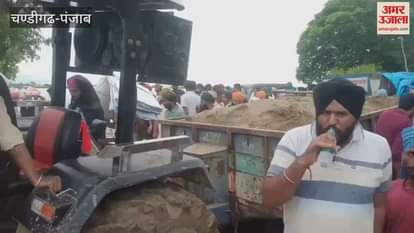 People are busy strengthening the dam towards the village Rukan Wala in Makhu