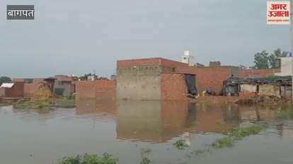 Baghpat: Due to rising water level of Yamuna, many colonies of Baghpat got flooded, police had to be deployed at Pakkaghat