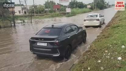 Roads in Sampla of Rohtak have become ponds, vehicles are getting stuck; public life affected