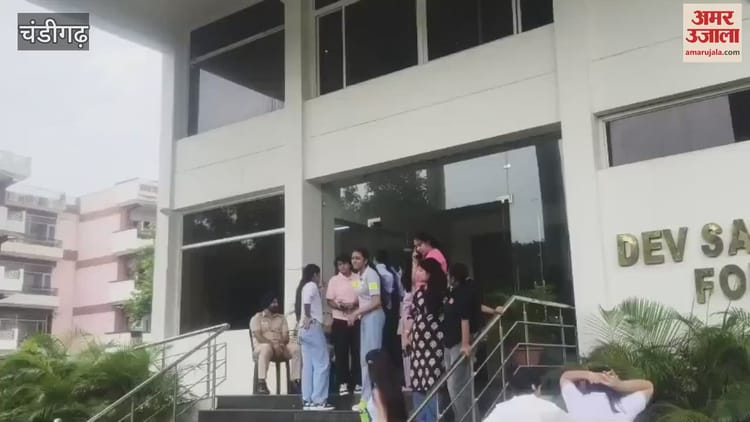 Voting Underway At Dev Samaj College For Women, Chandigarh – Amar Ujala Hindi News Live