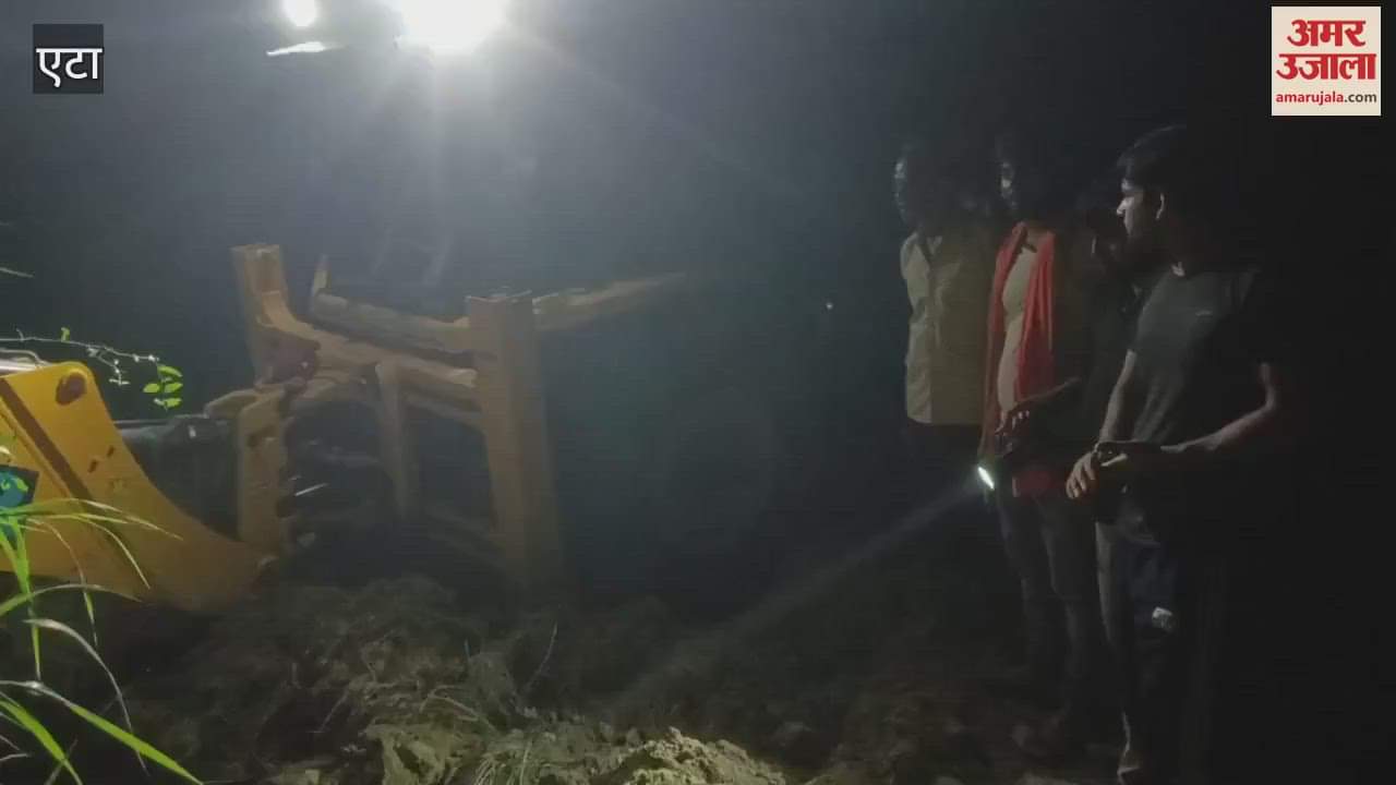 Cow and snake got stuck in a 20 feet deep well, efforts went on for five hours; then they could be taken out