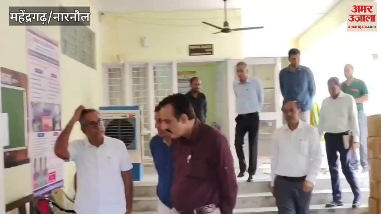 DC Captain Manoj Kumar did a surprise inspection of the DEO office in Narnaul