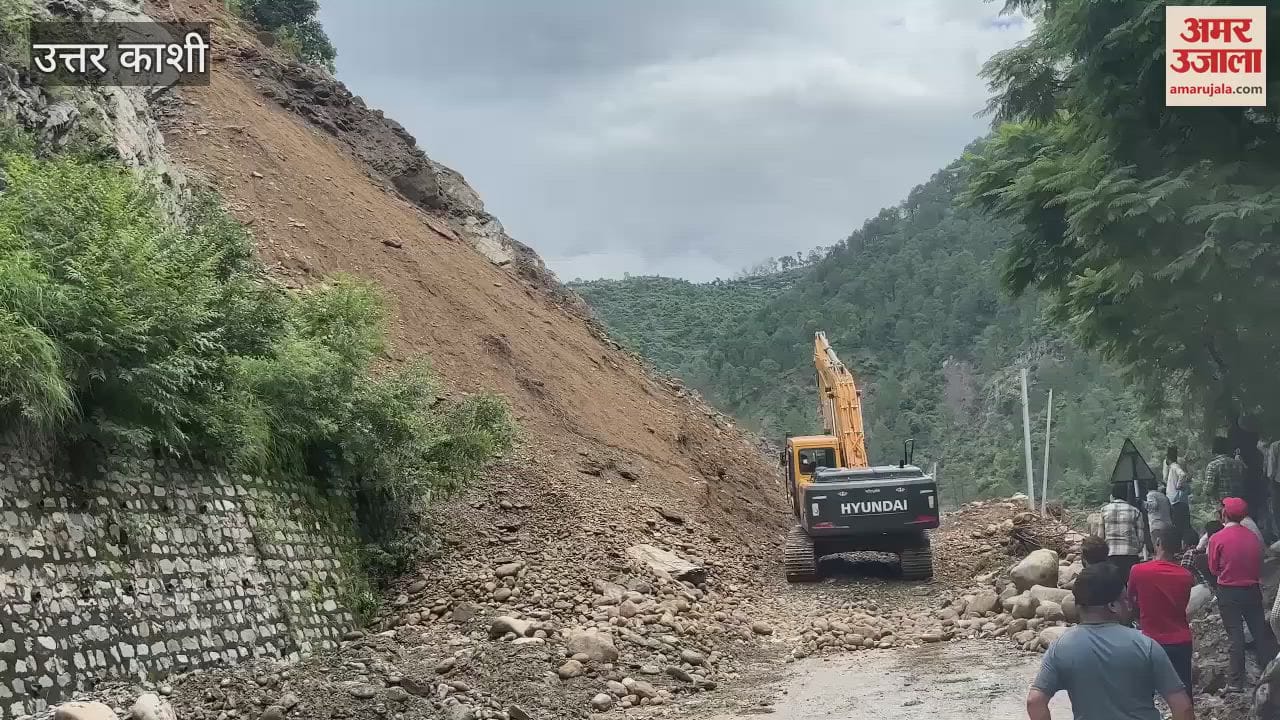 Uttarkashi: Gangotri-Yamunotri highway closed near Dharasu Band, landslides occurring intermittently