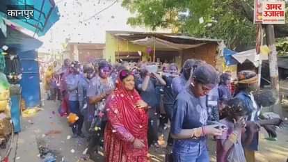 Drums and gulal were played during Bappa's farewell, there were cheers