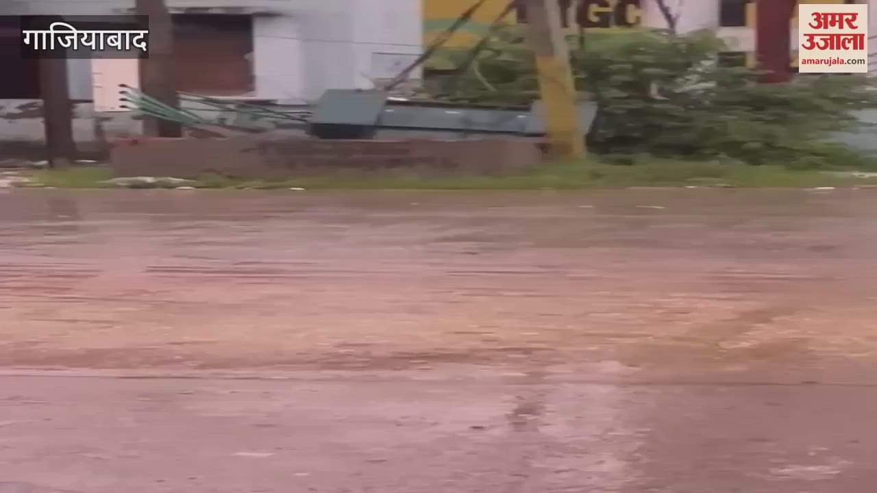 Transformer fell down from platform due to rain on MG Road in Mussoorie for several hours