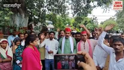 local people protested for solution of problems in Shahjahanpur