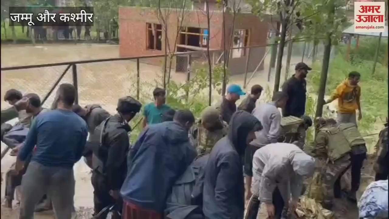 Indian Army's 1RR helped locals of Hassanpora Anantnag after Bund Of River Jhelum collapsed