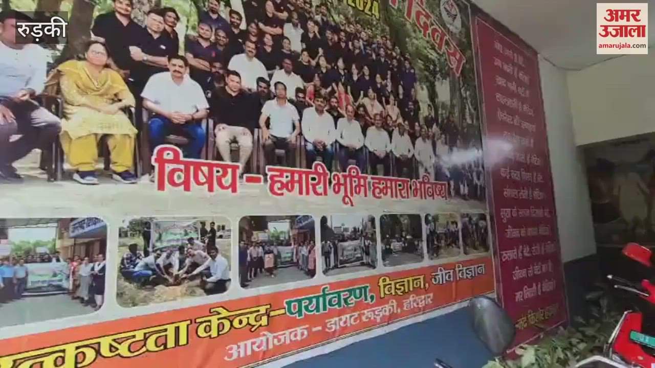 Waterlogging in Diet Roorkee increases the danger, snakes are swimming in the water