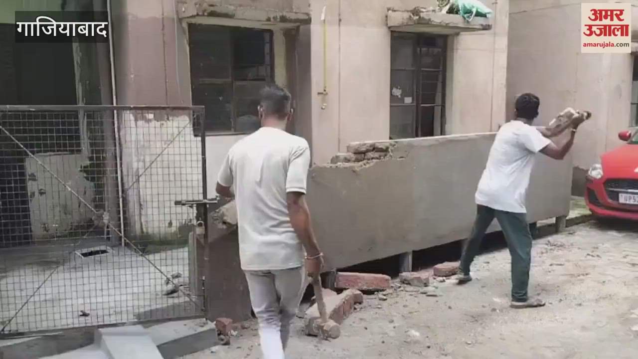 Illegal construction was demolished in Siddharth Vihar scheme of Housing Development Council in Ghaziabad