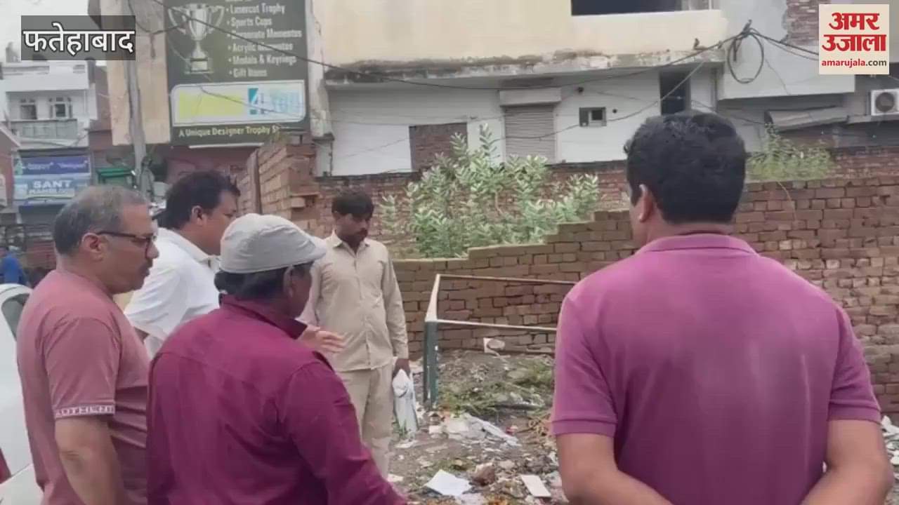 DMC inspected the city's cleanliness system in Fatehabad, garbage found in the plot on Sanyas Ashram Road, notice orders issued