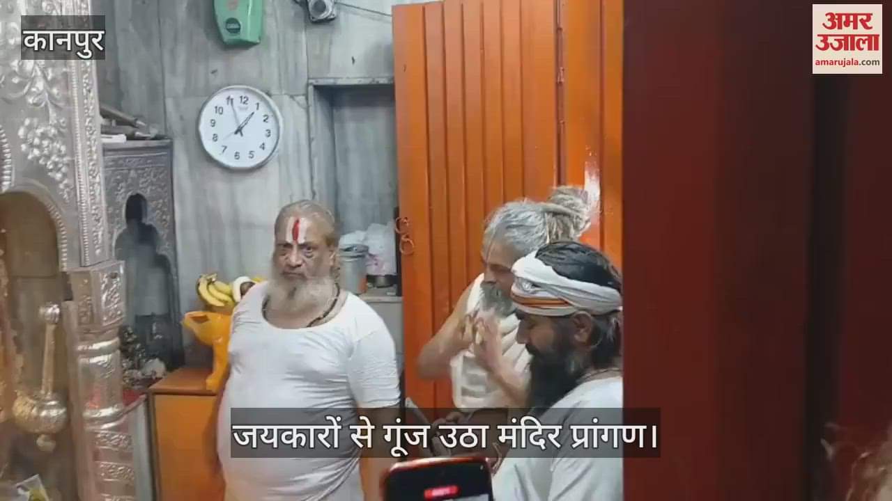 कानपुर के पनकी मंदिर धाम में बुढ़वा मंगल पर महंतों ने की मंगला आरती