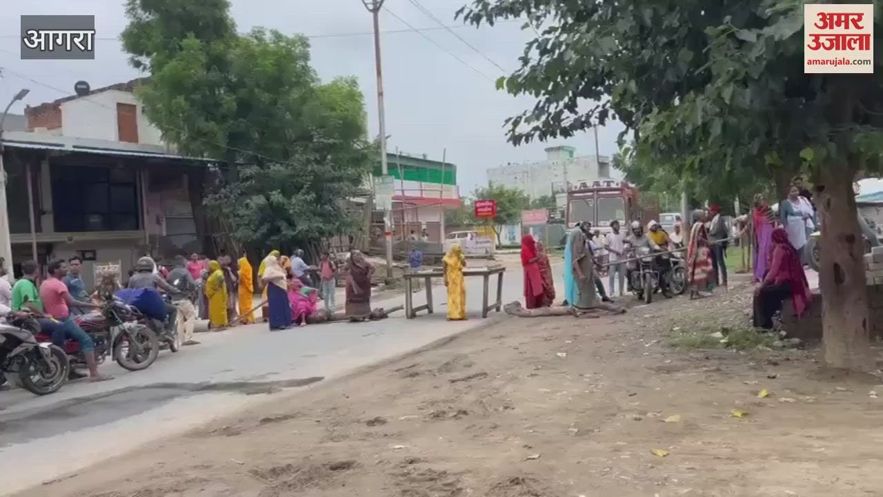 Villagers Block Jalesar Road in Over Uncleaned Pond