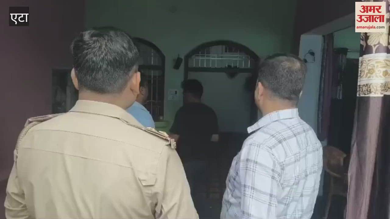 Thieves broke into  house at midnight