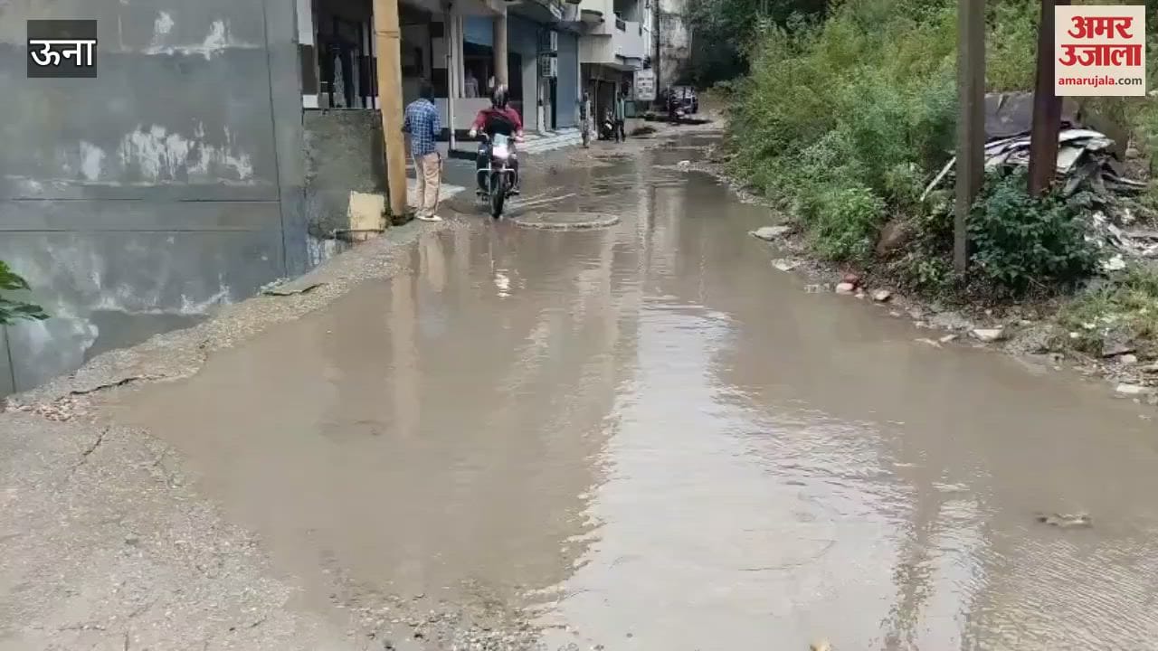 Una The road leading to Chintpurni Hospital has become a pond posing a danger to patients and two-wheeler drivers