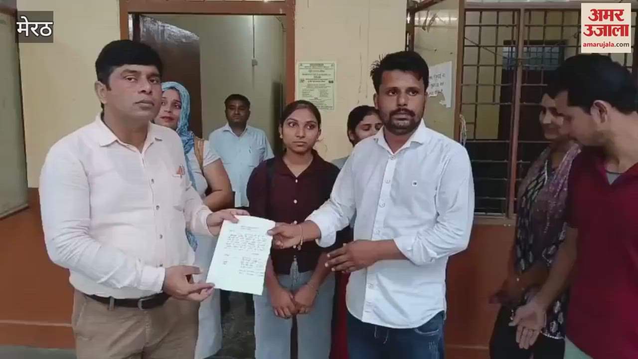 Panchayat Assistants Protest Against Crop Survey Duty in Mawana, Submit Memorandum