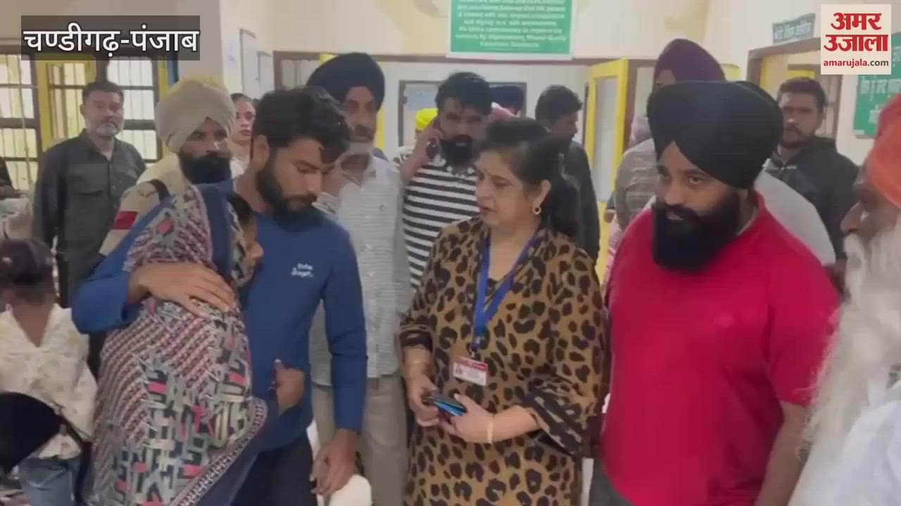 roof of a house collapsed due to heavy rain in Amritsar girl died